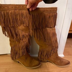 Fringe boots